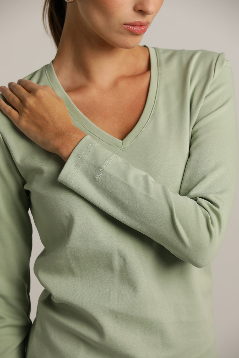 טישרט ארוכה עם צווארון וי  | קנת קול