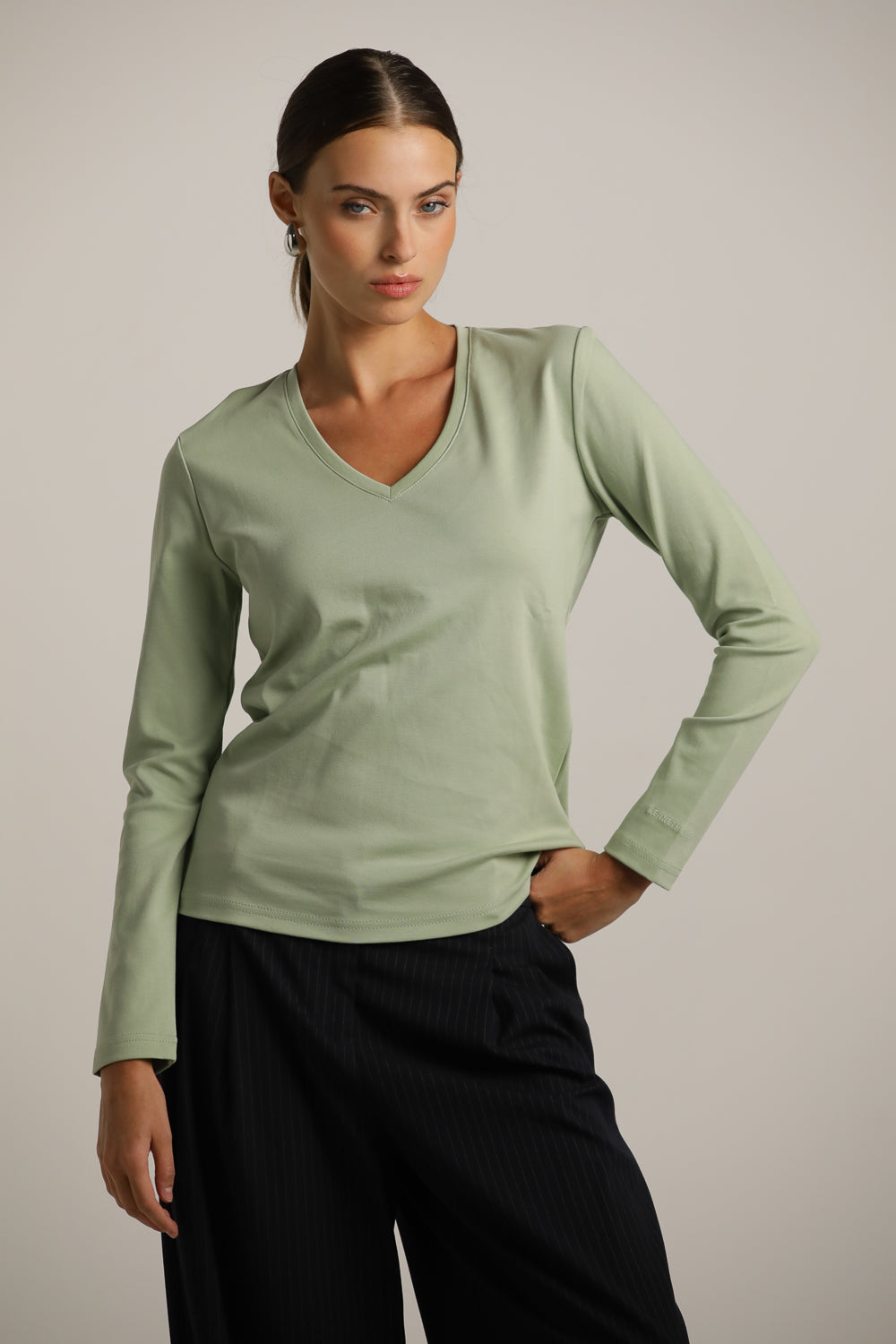 טישרט ארוכה עם צווארון וי  | קנת קול