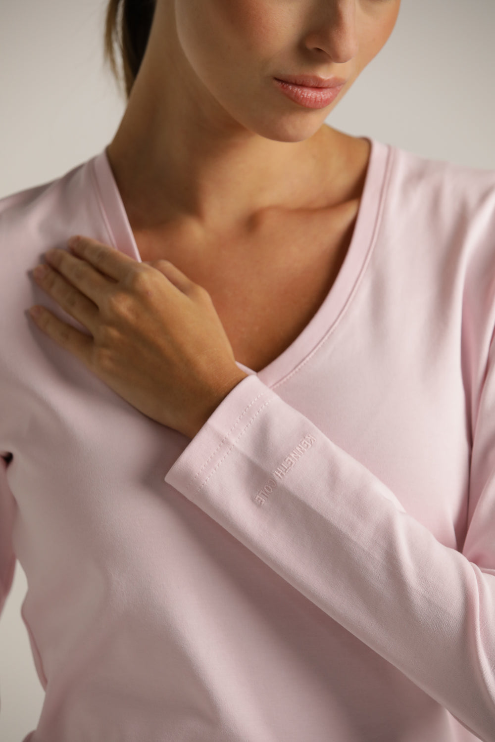 טישרט ארוכה עם צווארון וי  | קנת קול