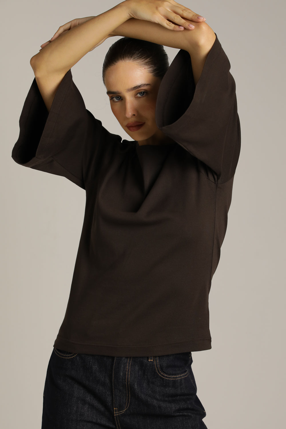 חולצת טי עם שרוולים נפוחים | קנת קול