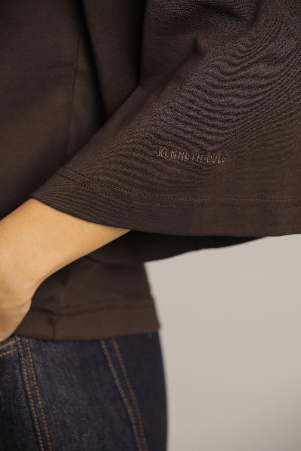 חולצת טי עם שרוולים נפוחים | קנת קול