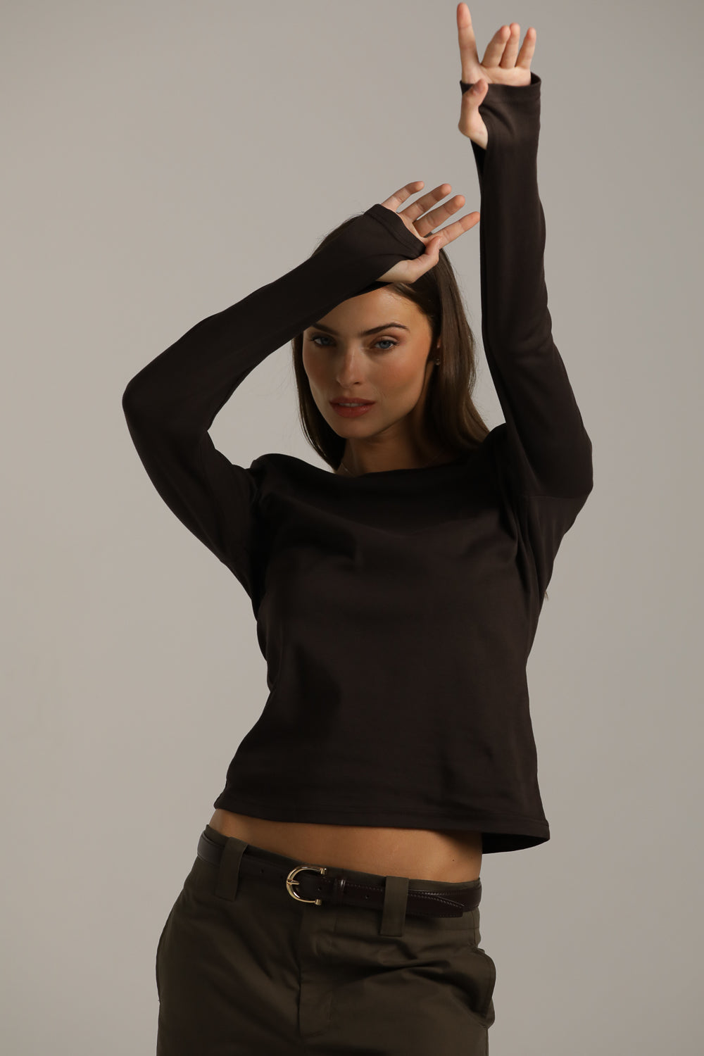 טישירט ארוכה דקה עם סיומת כפפה