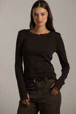 טישירט ארוכה דקה עם סיומת כפפה | קנת קול