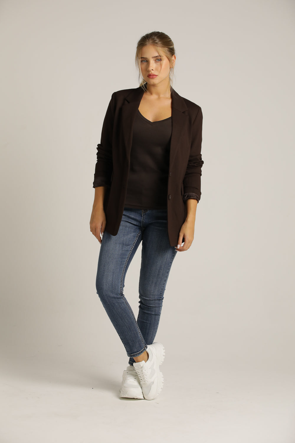 חולצת טי עם מחשוף וי עמוק | קנת קול