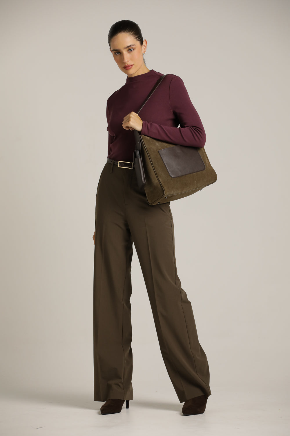 חולצת בייסיק צמודה עם צווארון גבוה | קנת קול