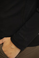 חולצת בייסיק צמודה עם צווארון גבוה | קנת קול