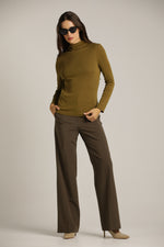 חולצת בייסיק צמודה עם צווארון גבוה | קנת קול