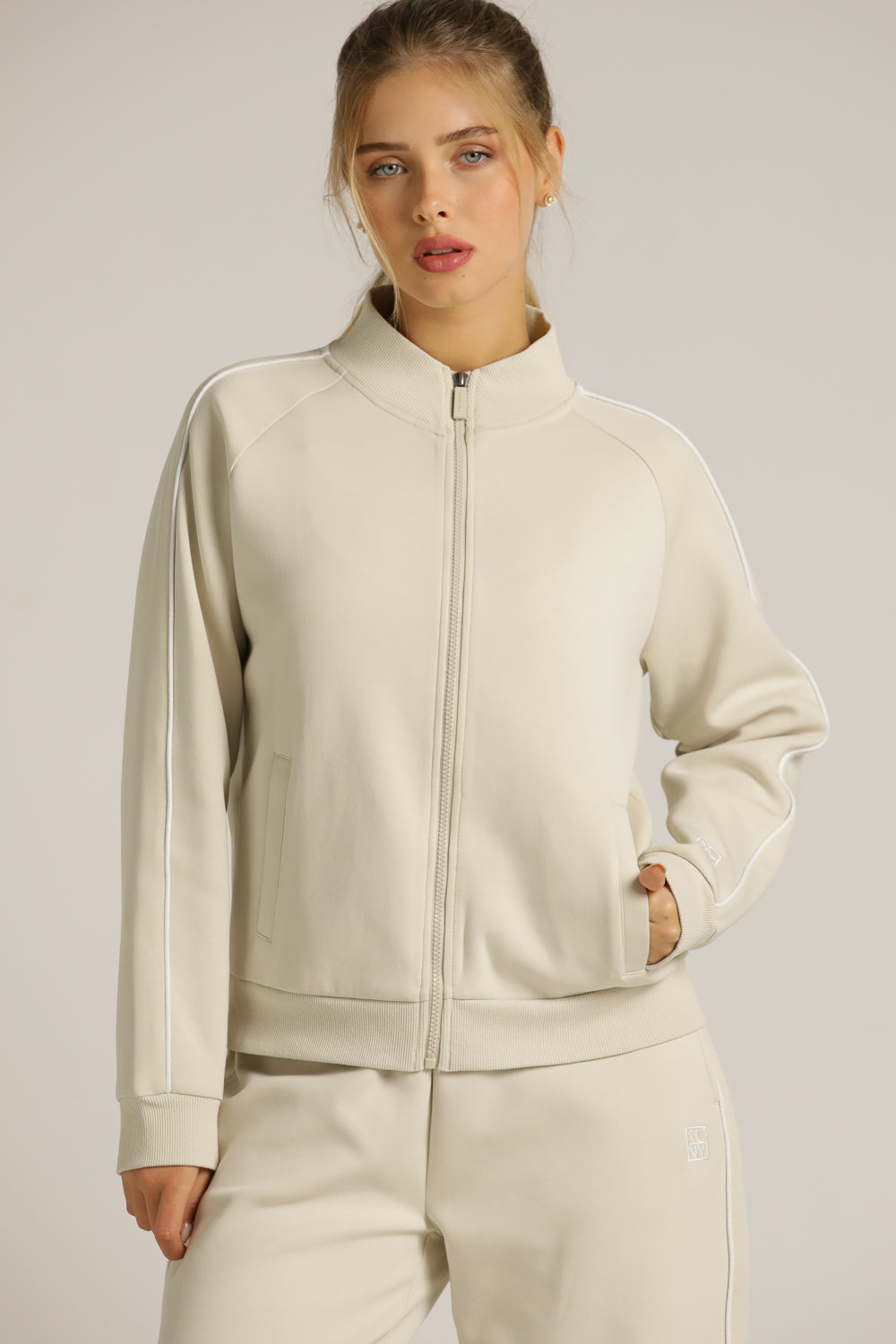 ג'קט עם שרוולי רגלן וסיומת ריב | קנת קול