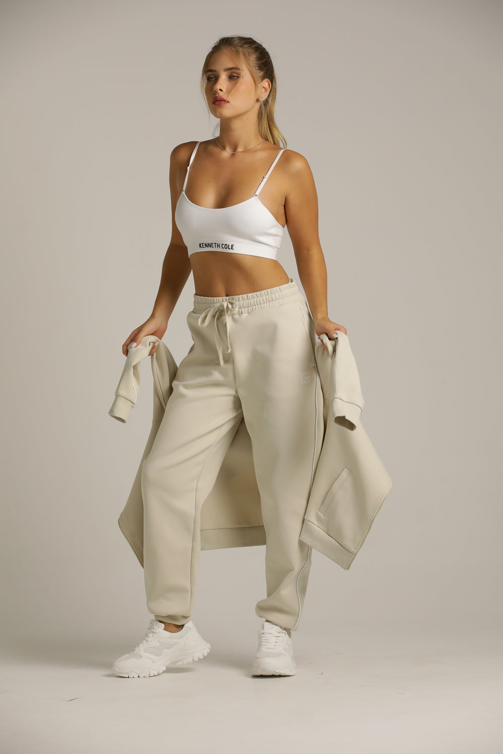 מכנסי טרנינג מבד רך במראה אלגנטי | קנת קול