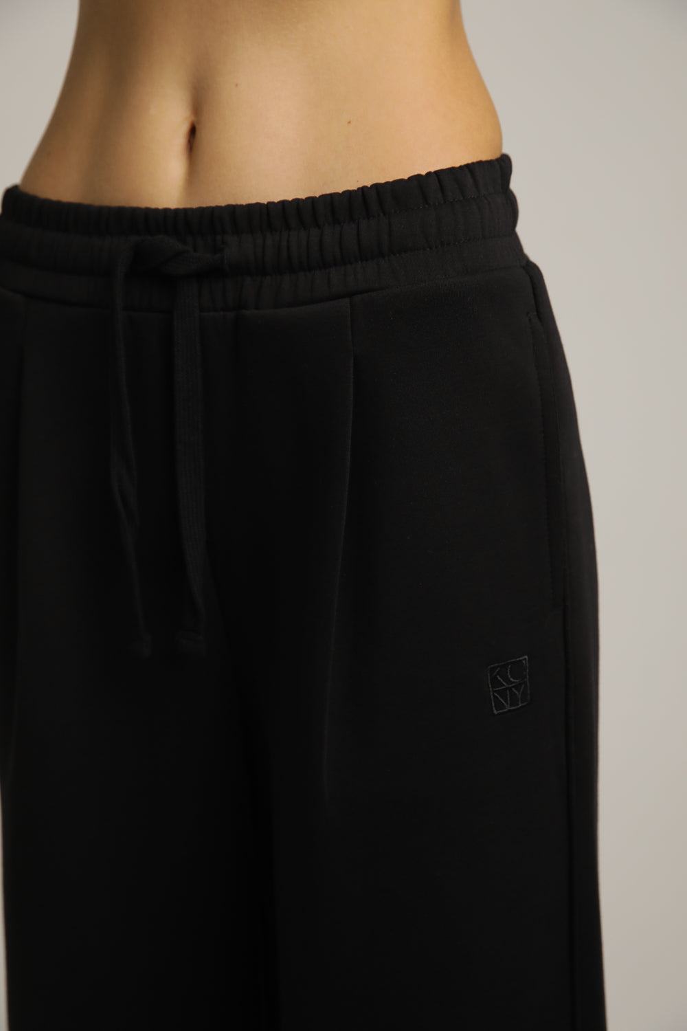 מכנסיים ארוכים בגזרה רחבה | קנת קול