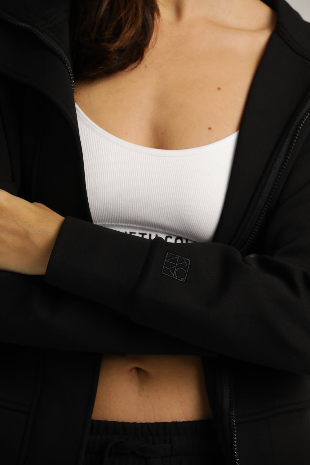 ג'קט עם כובע קפוצ'ון ורוכסן נסתר | קנת קול