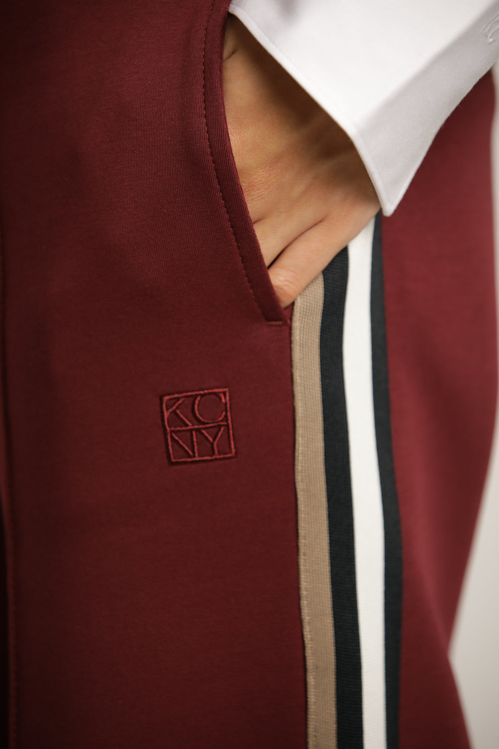 מכנסיים רחבים בסגנון מחויט עם פסי צד | קנת קול