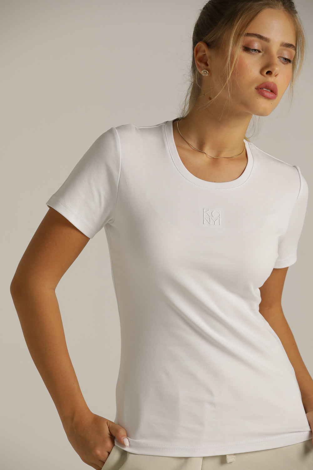 טישירט שרוול קצר עם לוגו מובלט | קנת קול