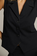 וסט מחויט בעיצוב פסים | קנת קול