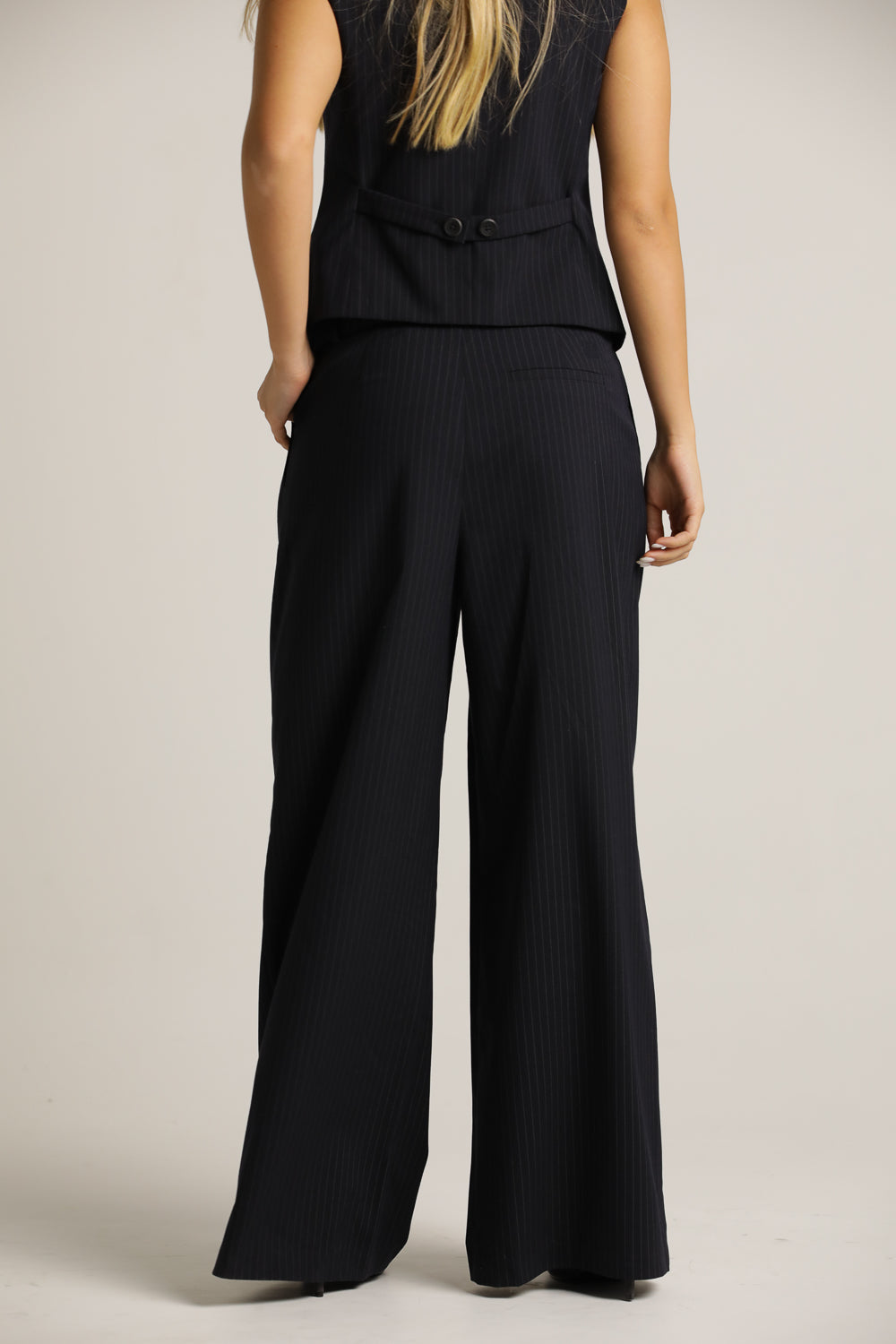 מכנסיים מחויטים בגזרה מתרחבת  | קנת קול