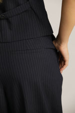 מכנסיים מחויטים בגזרה מתרחבת  | קנת קול