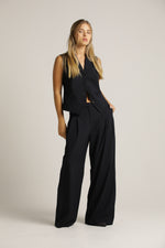 מכנסיים מחויטים בגזרה מתרחבת  | קנת קול