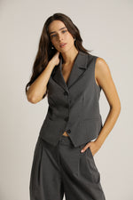 וסט מחויט בעיצוב פסים | קנת קול