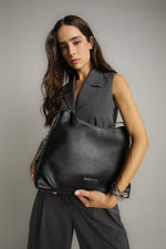 תיק צד אלגנטי בצבע שחור | קנת קול 