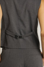 וסט מחויט בעיצוב פסים | קנת קול