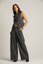 מכנסיים מחויטים בגזרה מתרחבת | קנת קול