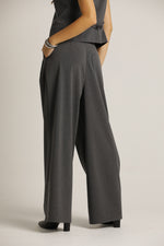 מכנסיים מחויטים בגזרה מתרחבת | קנת קול