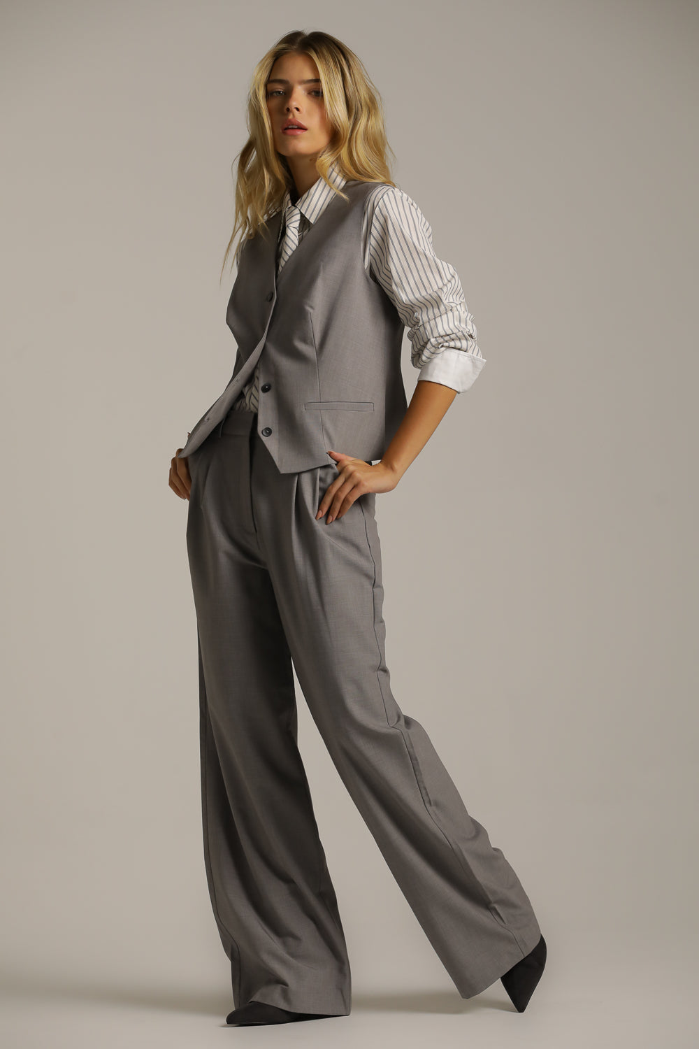 מכנסיים מחויטים בגזרה רחבה | קנת קול