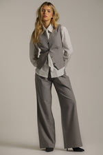 וסט בגזרה מחויטת באורך המותן | קנת קול