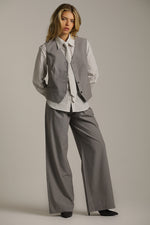 וסט בגזרה מחויטת באורך המותן | קנת קול