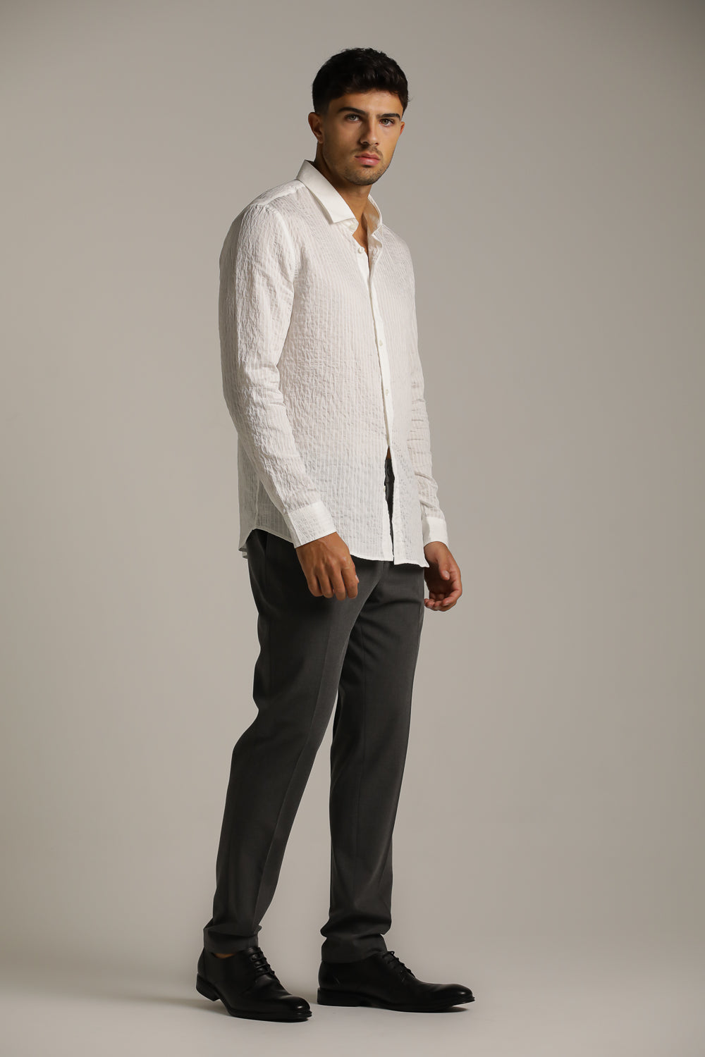 חולצה מכופתרת בטקסטורת קרינקל | קנת קול