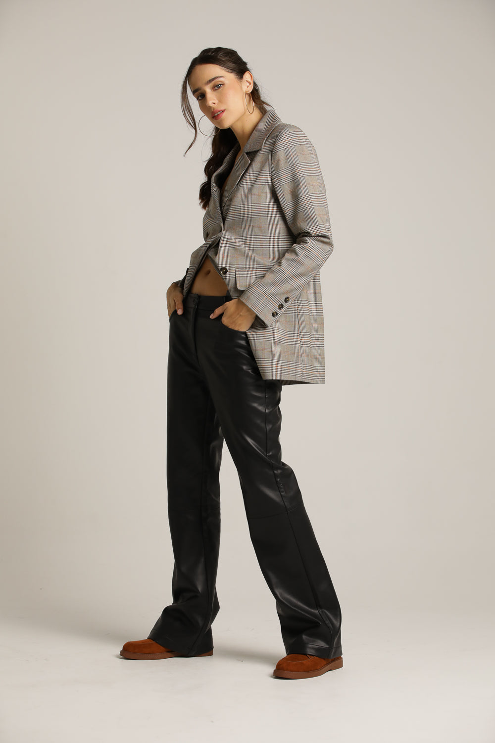 מכנסי דמוי עור בגזרת בוטקאט | קנת קול