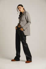 מכנסי דמוי עור בגזרת בוטקאט | קנת קול