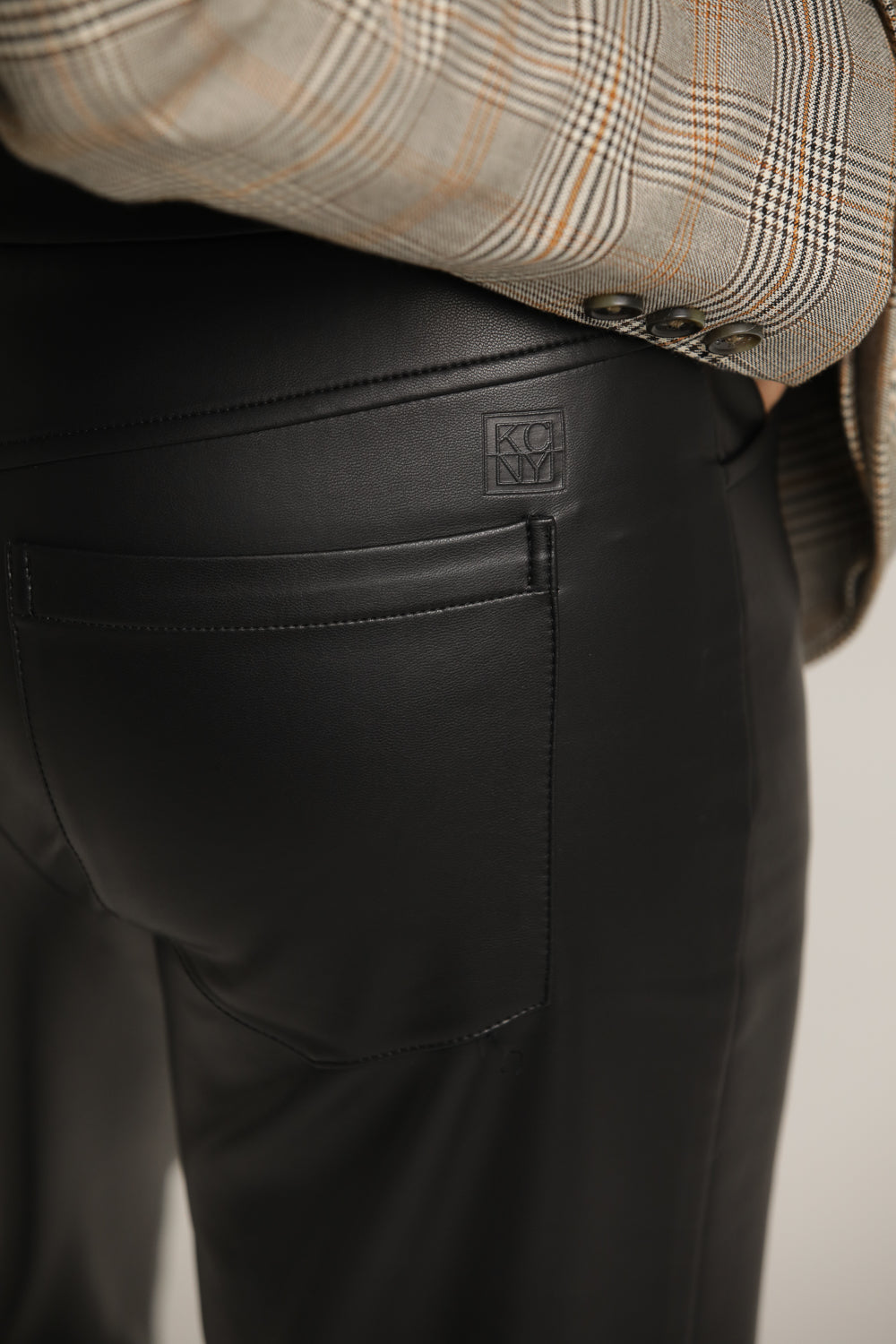 מכנסי דמוי עור בגזרת בוטקאט | קנת קול