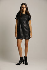 שמלה קצרה דמוי עור בגזרה ישרה | קנת קול