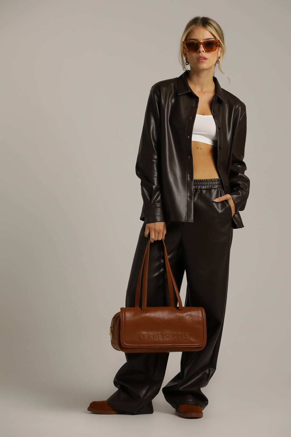 חולצה מכופתרת דמוי עור | קנת קול 