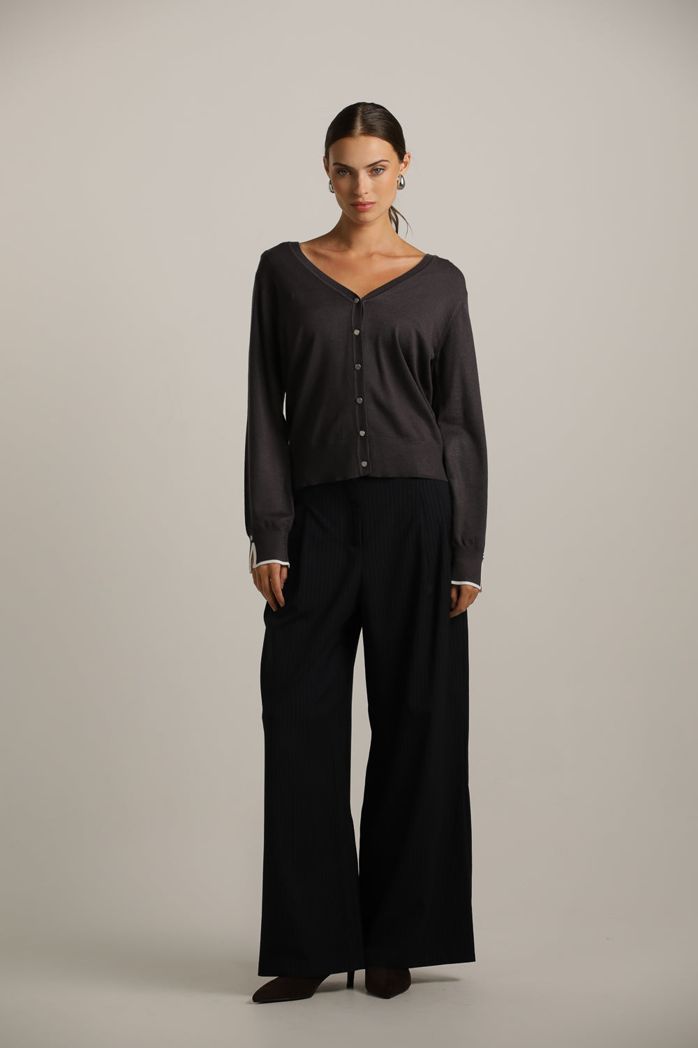 סריג קרדיגן בייסיק עם מחשוף וי | קנת קול