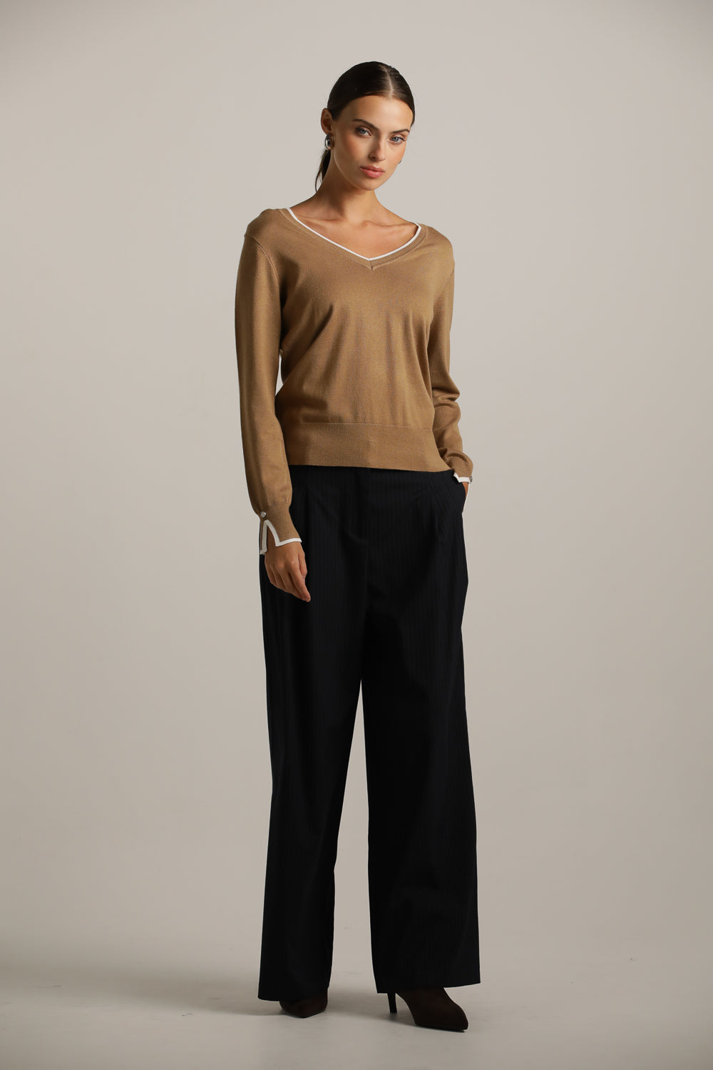 סריג בייסיק עם מחשוף וי | קנת קול