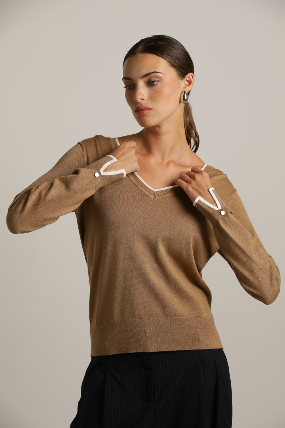 סריג בייסיק עם מחשוף וי | קנת קול