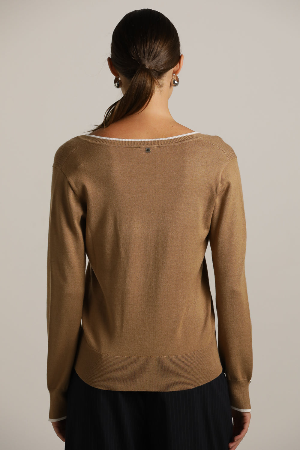 סריג בייסיק עם מחשוף וי | קנת קול