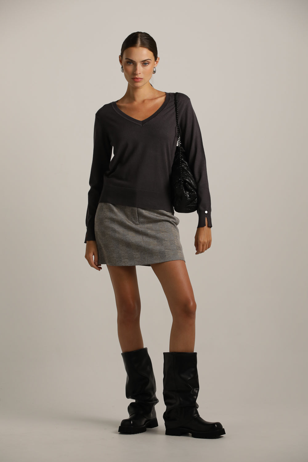 סריג בייסיק עם מחשוף וי | קנת קול