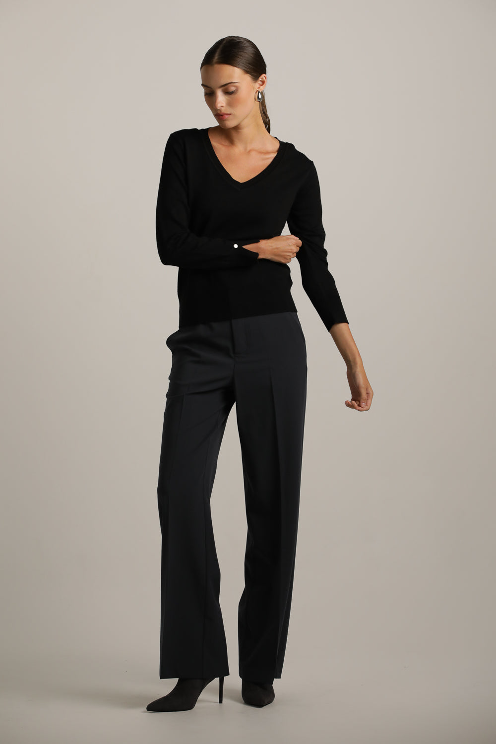 סריג בייסיק עם מחשוף וי | קנת קול