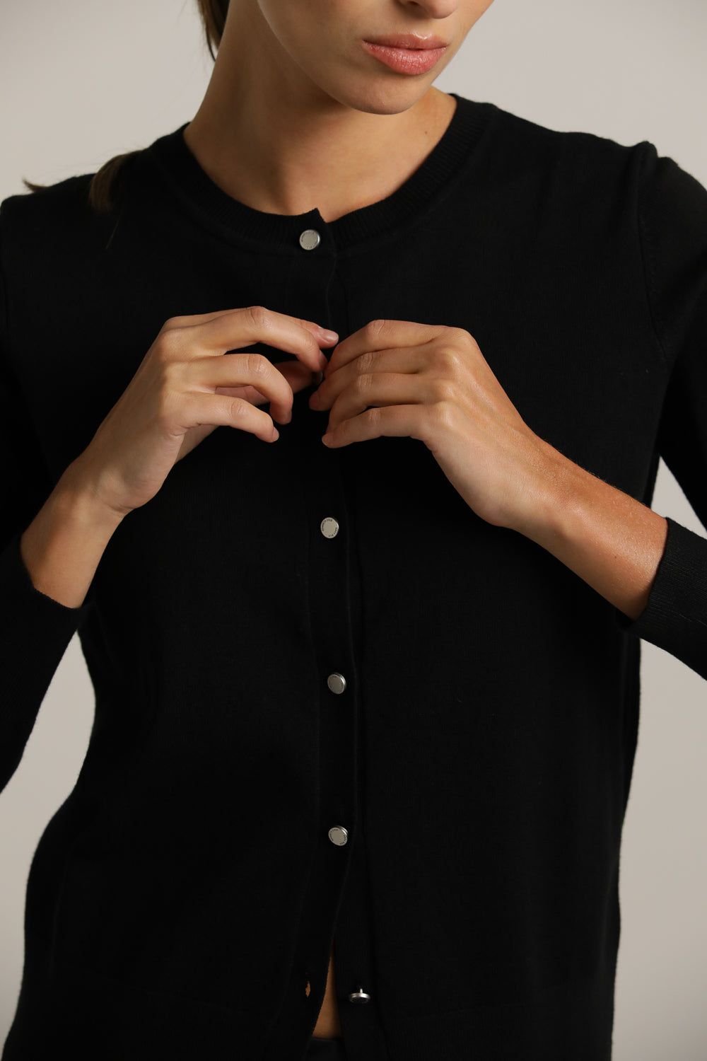 סריג קרדיגן בייסיק עם מחשוף עגול | קנת קול