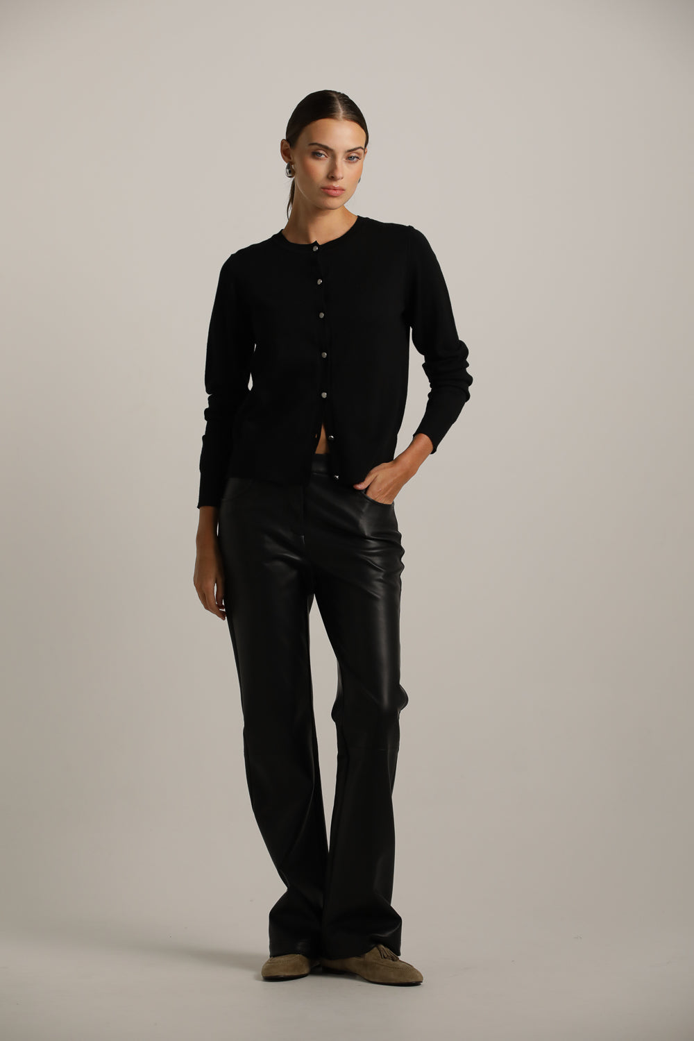 סריג קרדיגן בייסיק עם מחשוף עגול | קנת קול