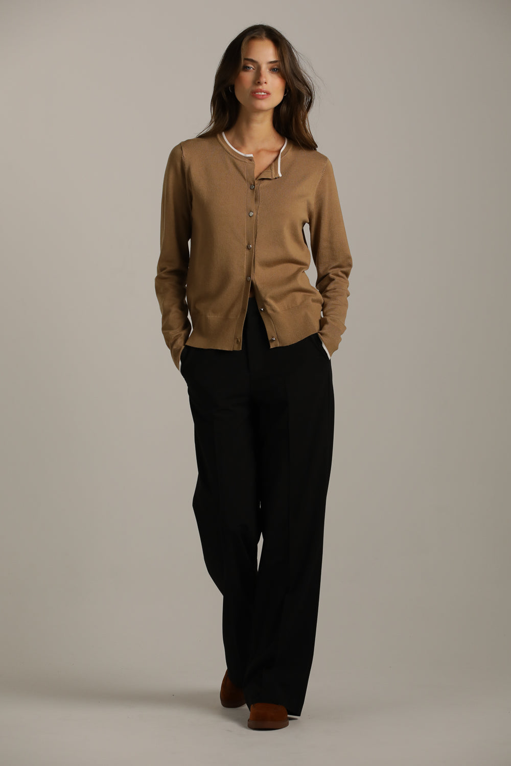 סריג קרדיגן בייסיק עם מחשוף עגול | קנת קול