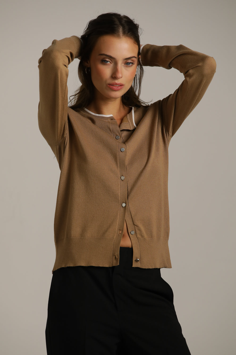 סריג קרדיגן בייסיק עם מחשוף עגול | קנת קול