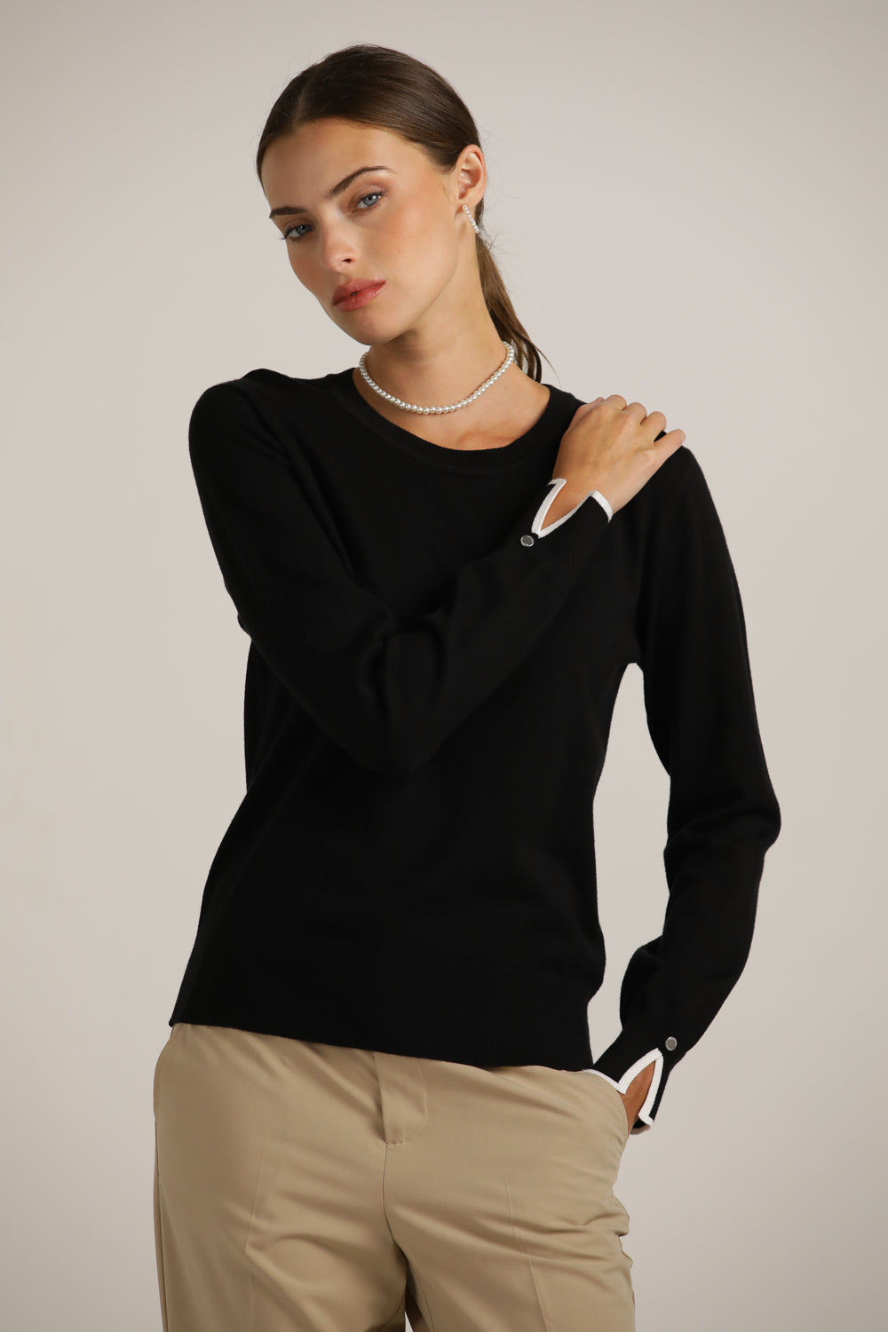 סריג בייסיק עם מחשוף עגול | קנת קול