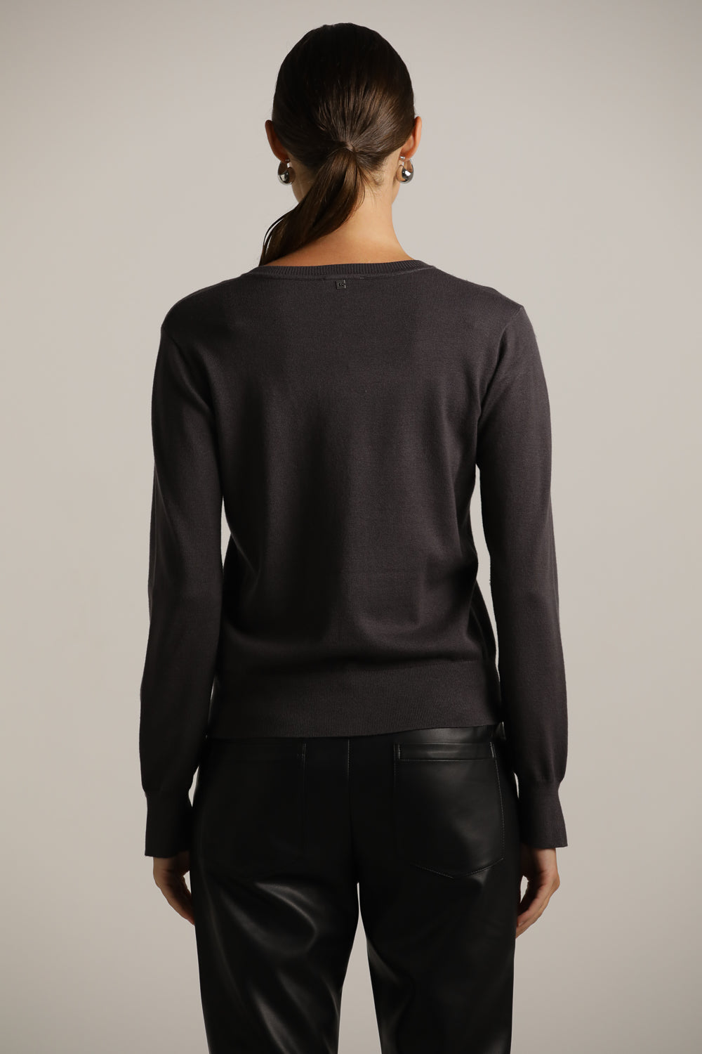 סריג בייסיק עם מחשוף עגול | קנת קול