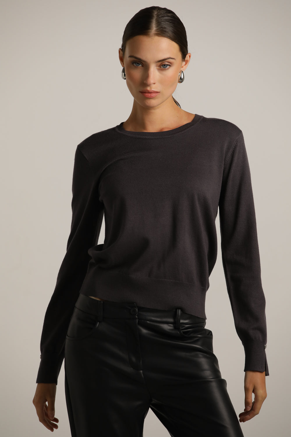 סריג בייסיק עם מחשוף עגול | קנת קול