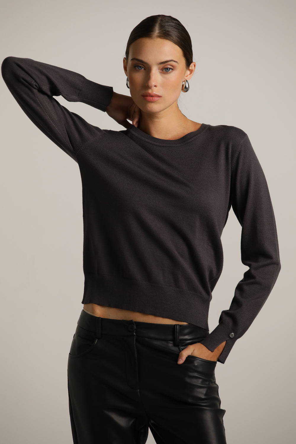 סריג בייסיק עם מחשוף עגול | קנת קול