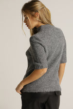 חולצת סריג קצרה במראה צמרי | קנת קול